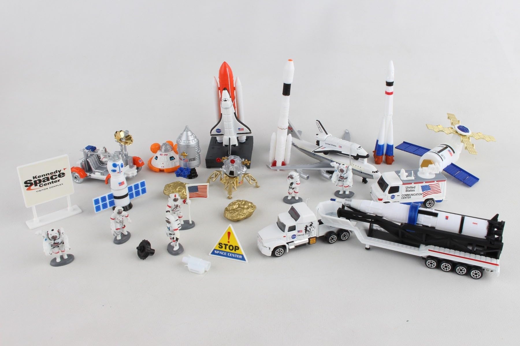 Space Shuttle with Kennedy Space Center Sign 28 Piece