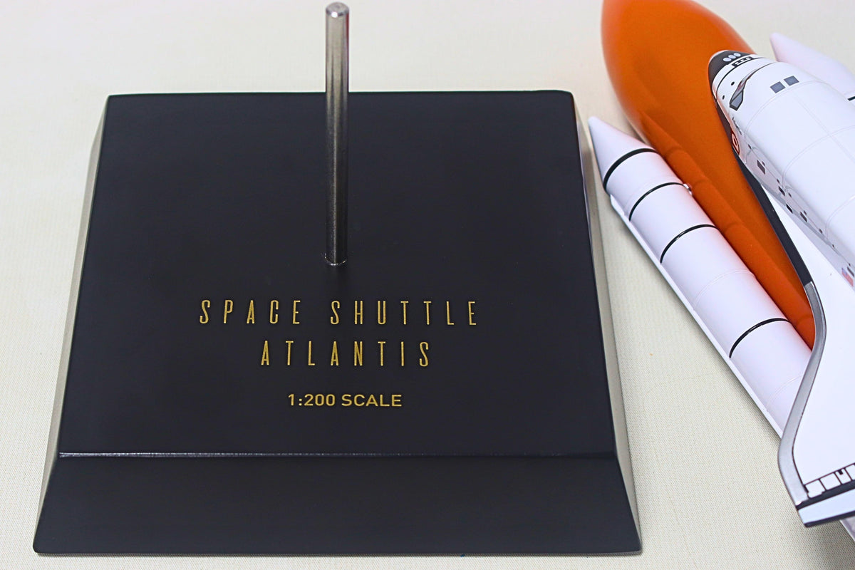 EXEC SER SPACE SHUTTLE FULL STACK ATLANTIS 1/200 The Airplane Shop.