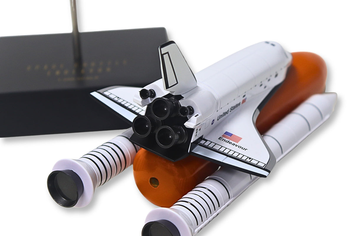 EXEC SER SPACE SHUTTLE FULL STACK 1/200 ENDEAVOUR The Airplane Shop.