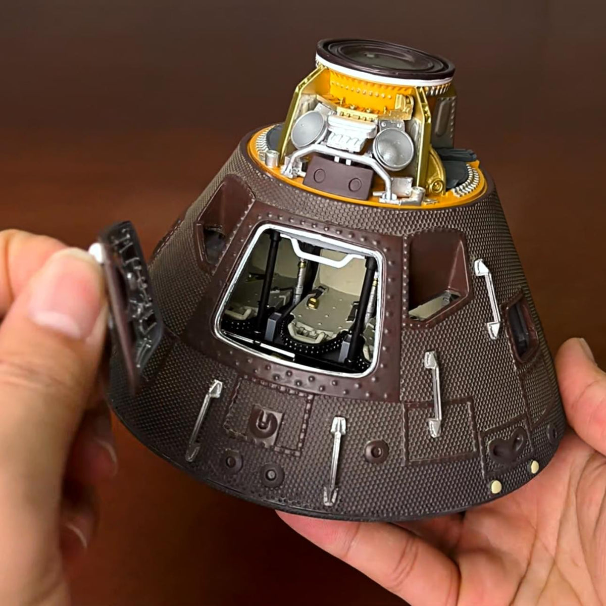 EXEC SER APOLLO 11 CAPSULE 1/25 The Airplane Shop.