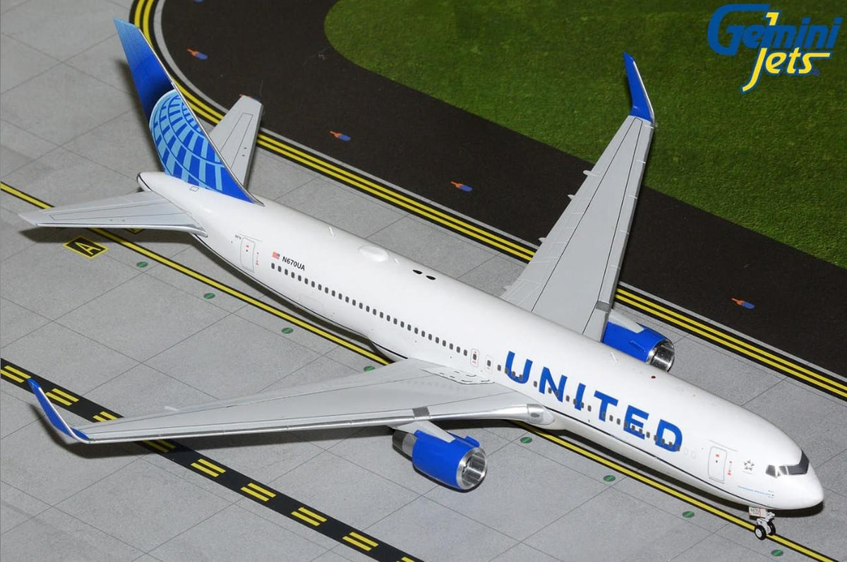 GEMINI200 UNITED 767-300ERW 1/200 REG#N670UA The Airplane Shop.