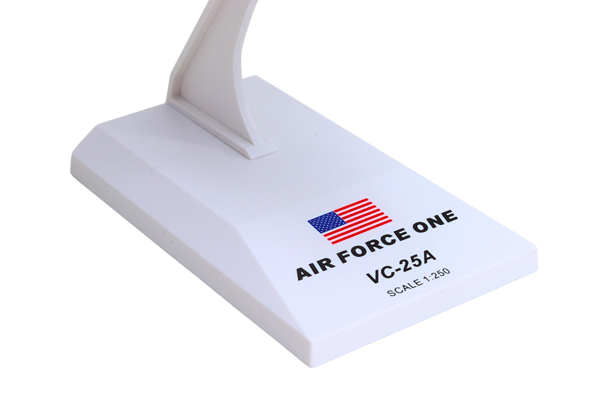 SKYMARKS AIR FORCE ONE VC25/747-200 1/250 The Airplane Shop.