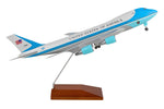 SKYMARKS AIR FORCE ONE VC25 1/200 W/GEAR & WOOD STAND The Airplane Shop.