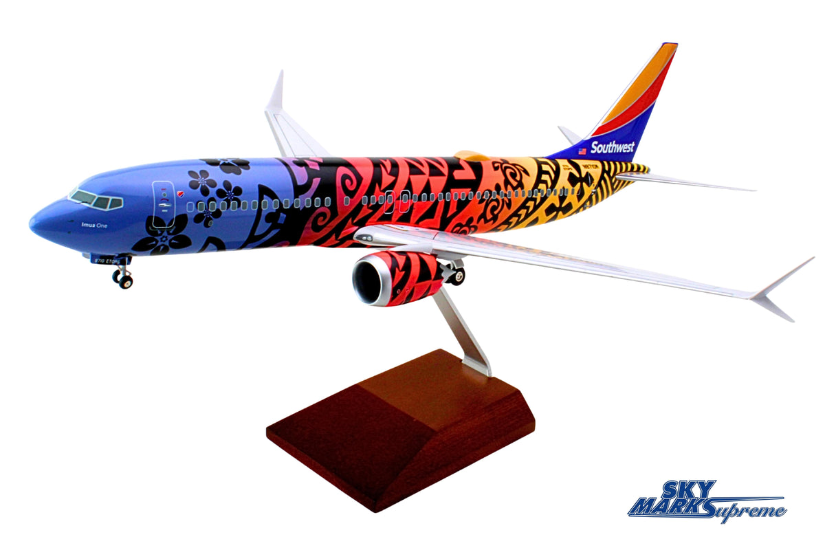 SKYMARKS SOUTHWEST 737MAX8 1/100 IMUA ONE W/WOOD STAND &GEAR