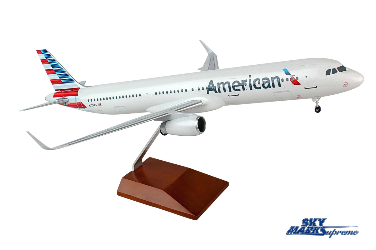 SKYMARKS AMERICAN A321 1/100 W/WOOD STAND & GEAR