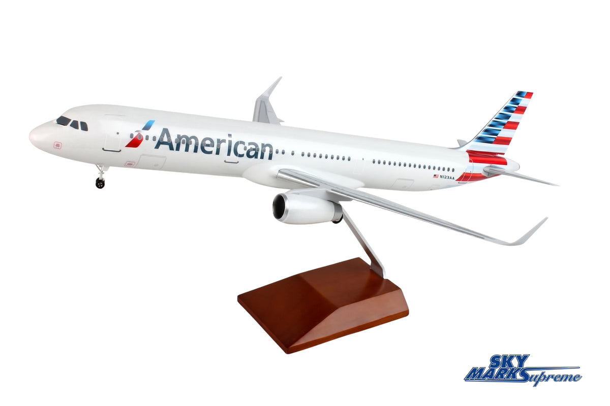 SKYMARKS AMERICAN A321 1/100 W/WOOD STAND & GEAR
