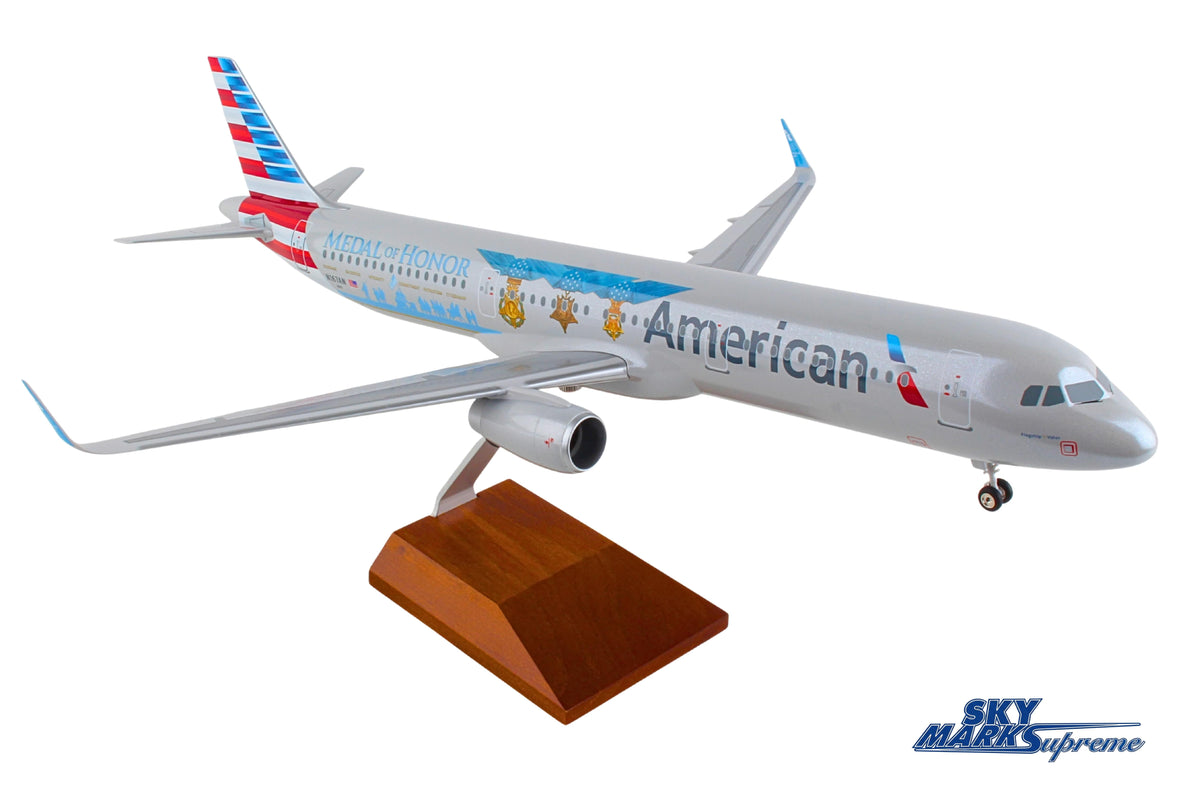 SKYMARKS AMERICAN A321 1/100 MEDAL OF HONOR W/WOOD STAND&GEA