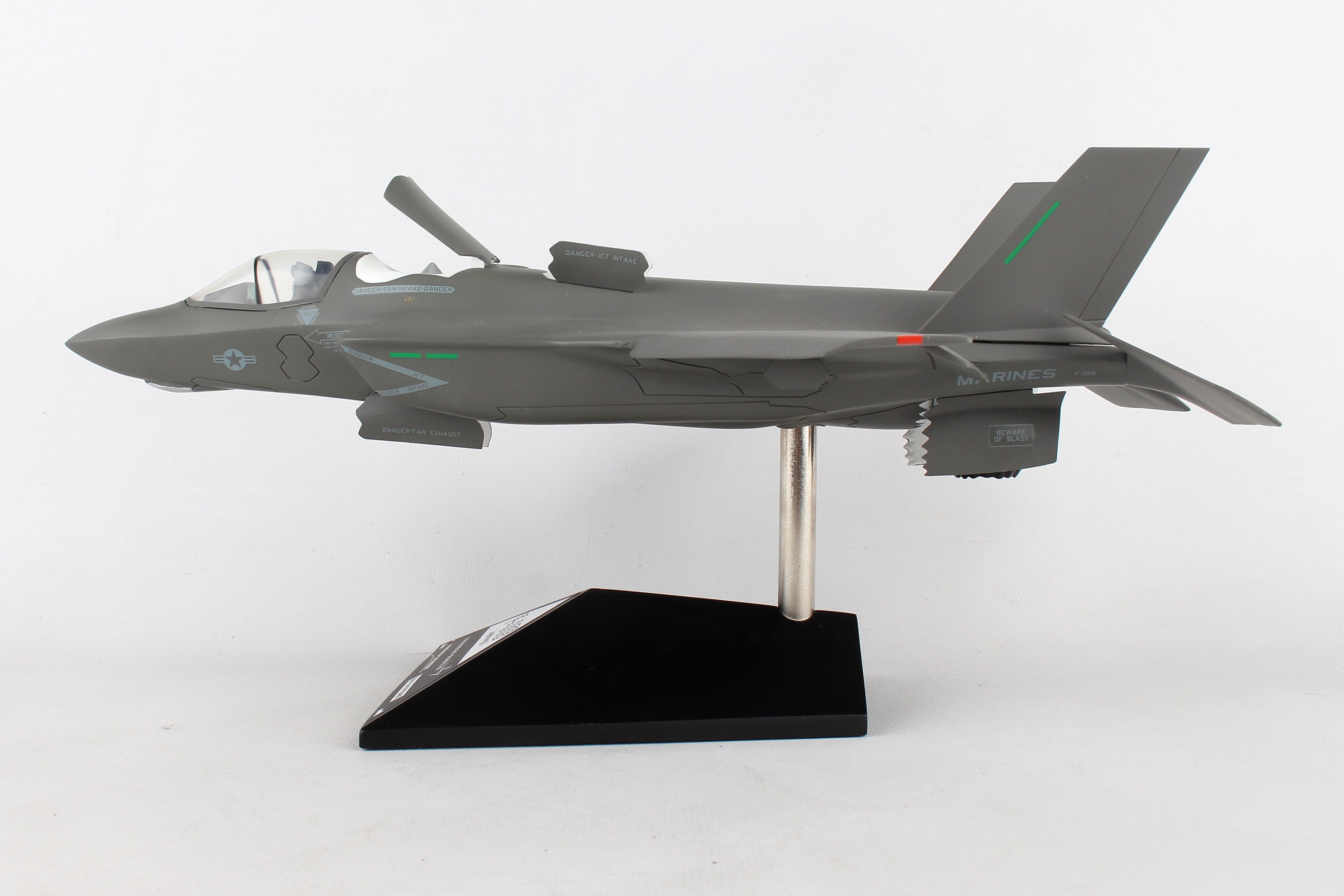 EXEC SER F-35B USMC STOVL 1/48 (CF035BMCCTP)