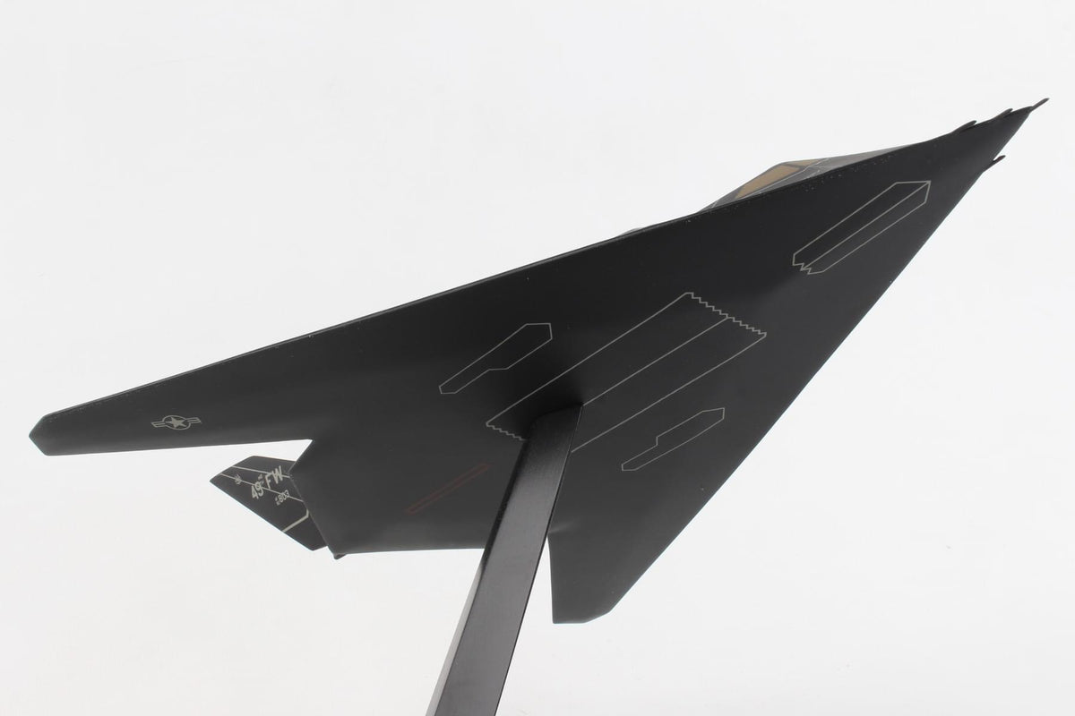 EXEC SER USAF F-117A BLACKJET 1/48 (CF117TR) (**) The Airplane Shop.