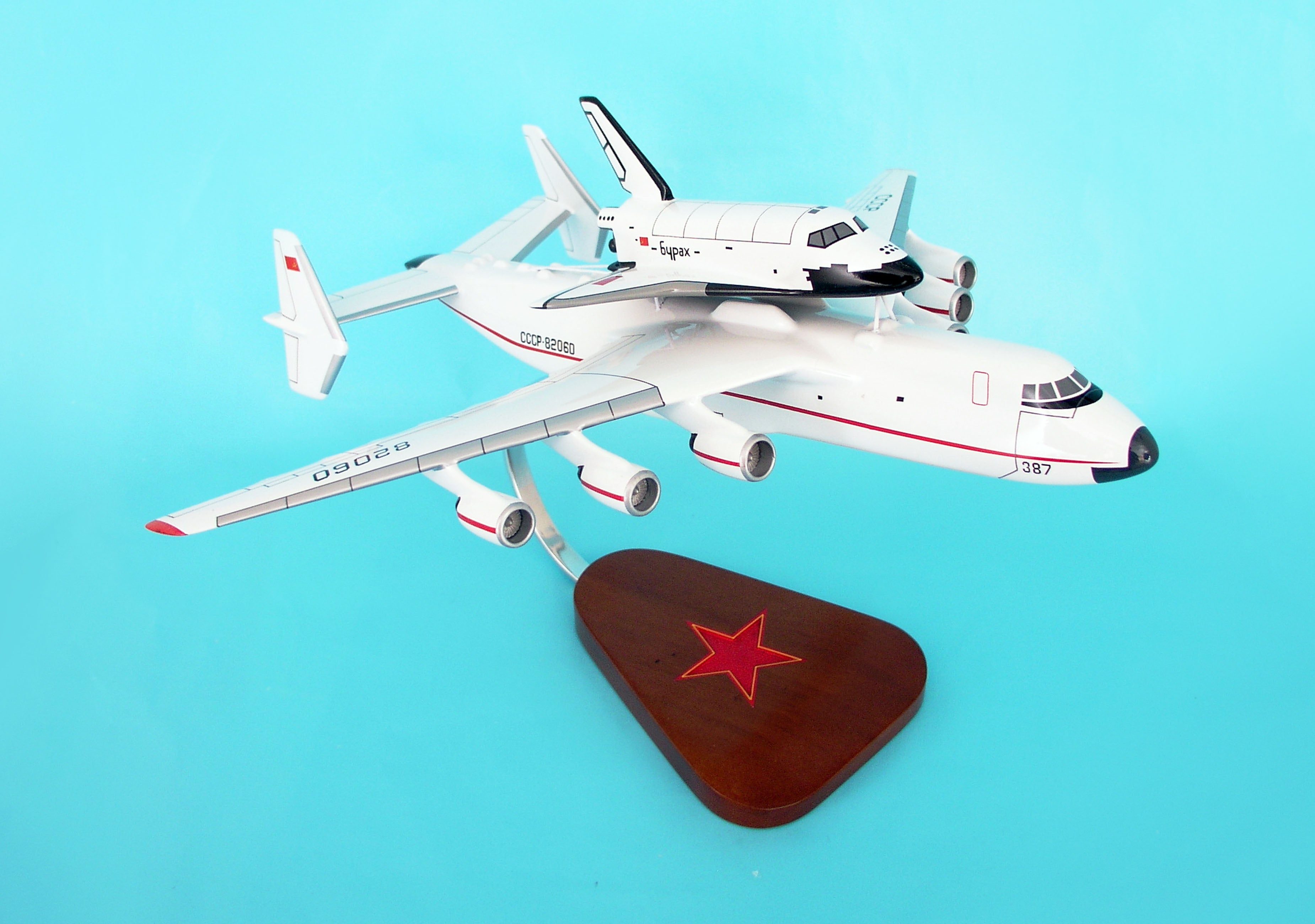 EXEC SER AN-225 DREAM W/SHUTTLE 1/200 (KYNRAN25)