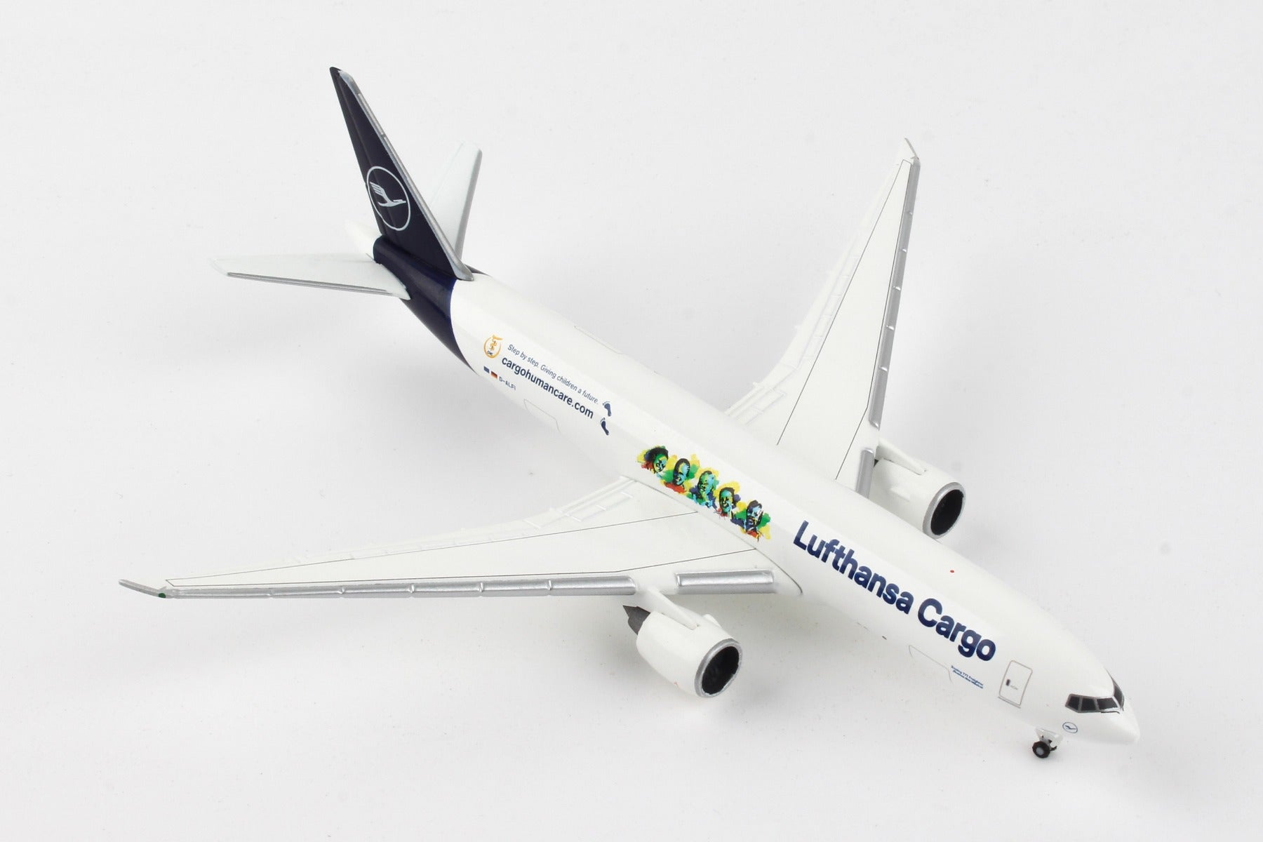 HERPA LUFTHANSA CARGO 777F 1/500 CARGO HUMAN CARE (**)