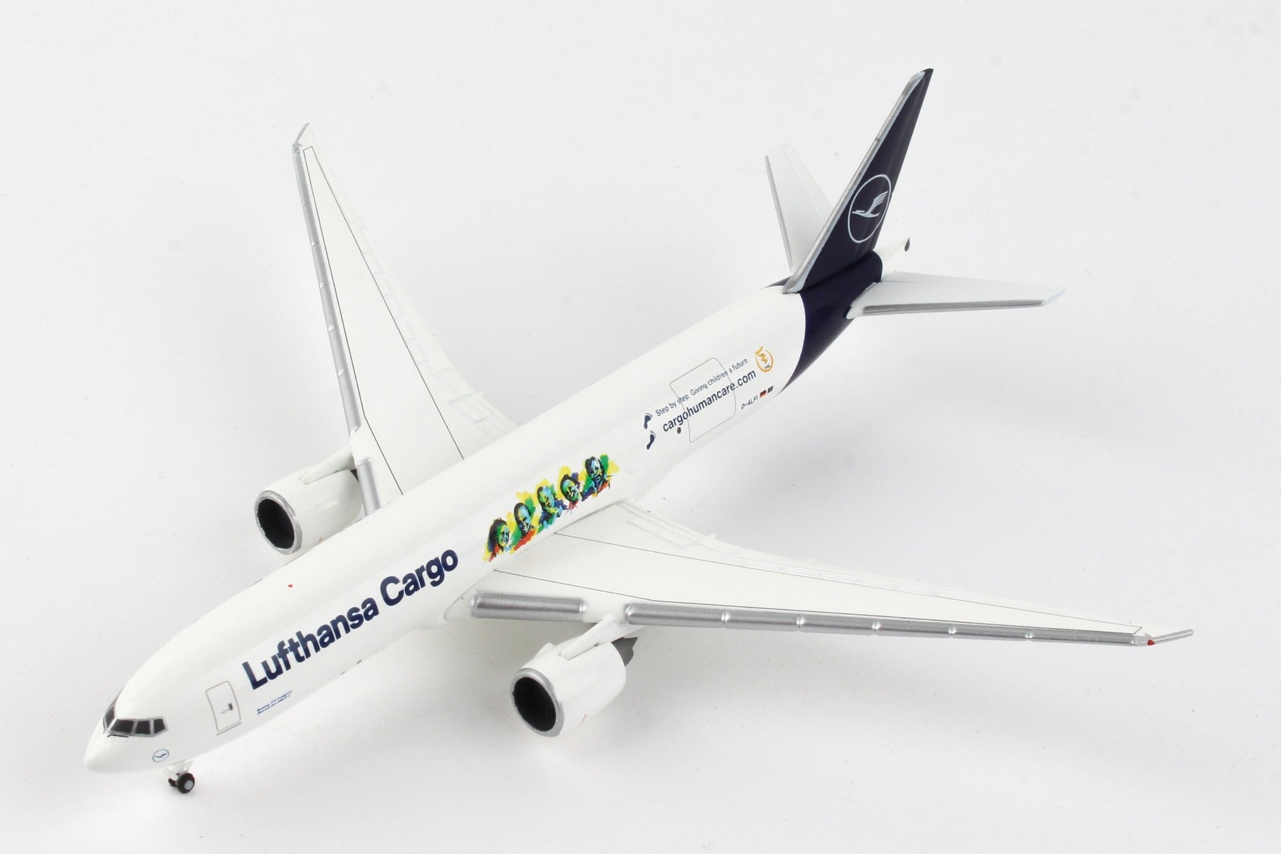HERPA LUFTHANSA CARGO 777F 1/500 CARGO HUMAN CARE (**)