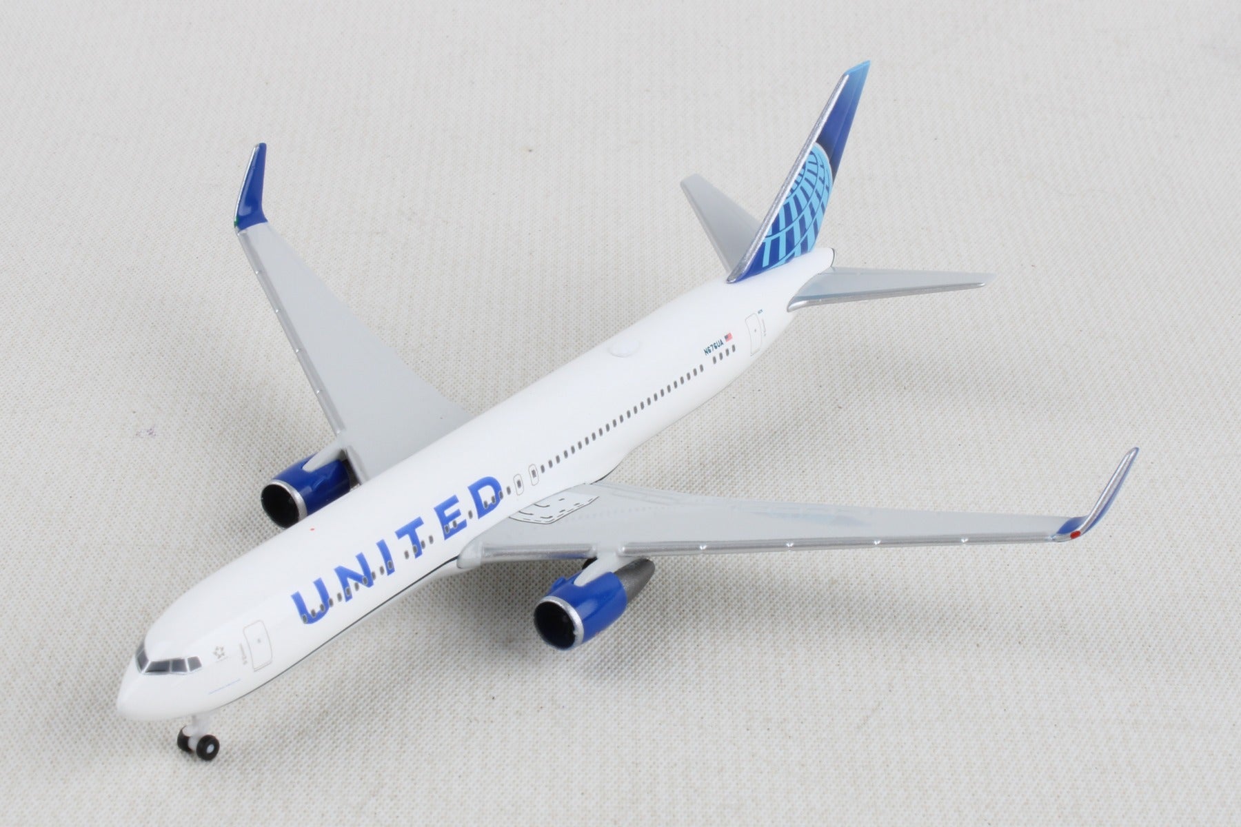 HERPA 1/500 BOEING 767-300 Vietnam Airlines - Vietnam - 502986 EUR 6,49 HERPA 1/500 BOEING 767-300 Vietnam Airlines - Vietnam - 502986 EUR 6,49