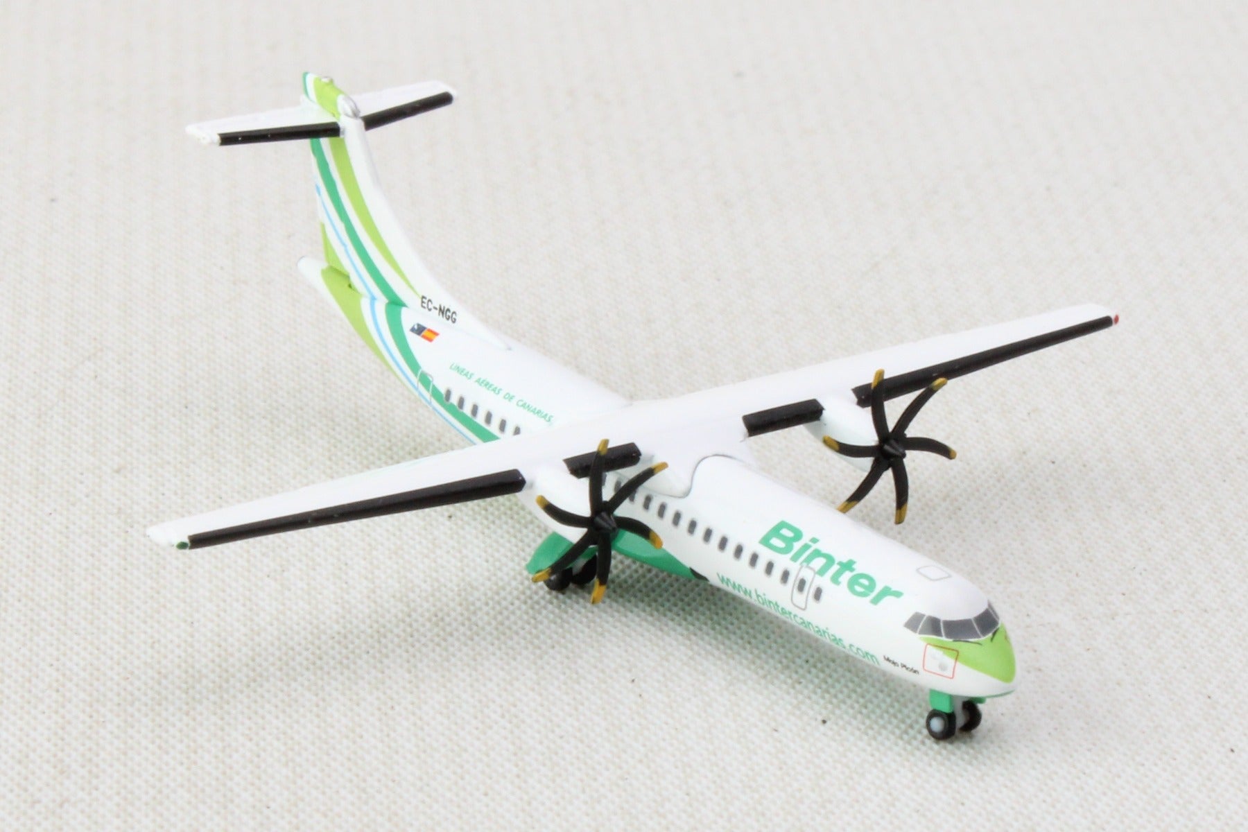 HERPA BINTER CANARIAS ATR-72-600 1/500 (**)