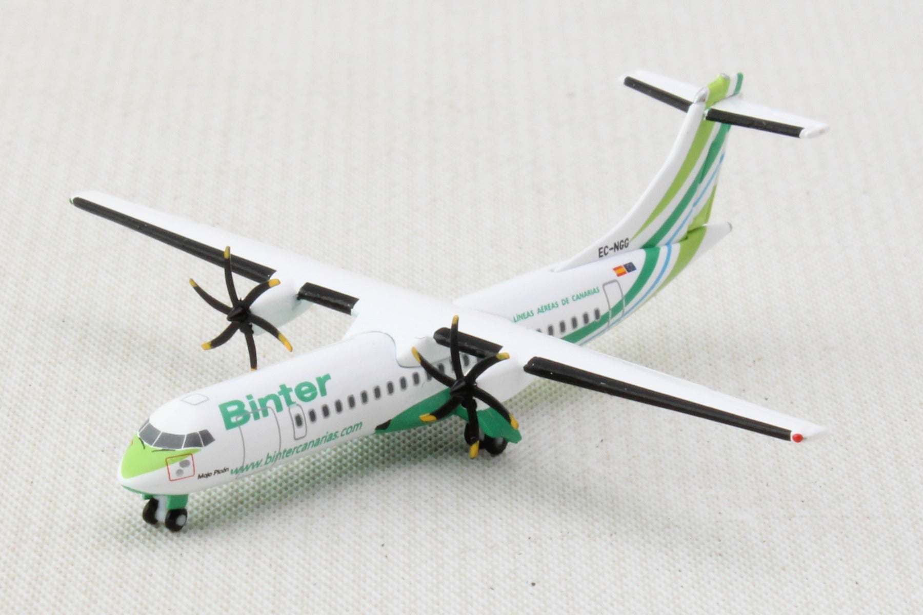 HERPA BINTER CANARIAS ATR-72-600 1/500 (**)
