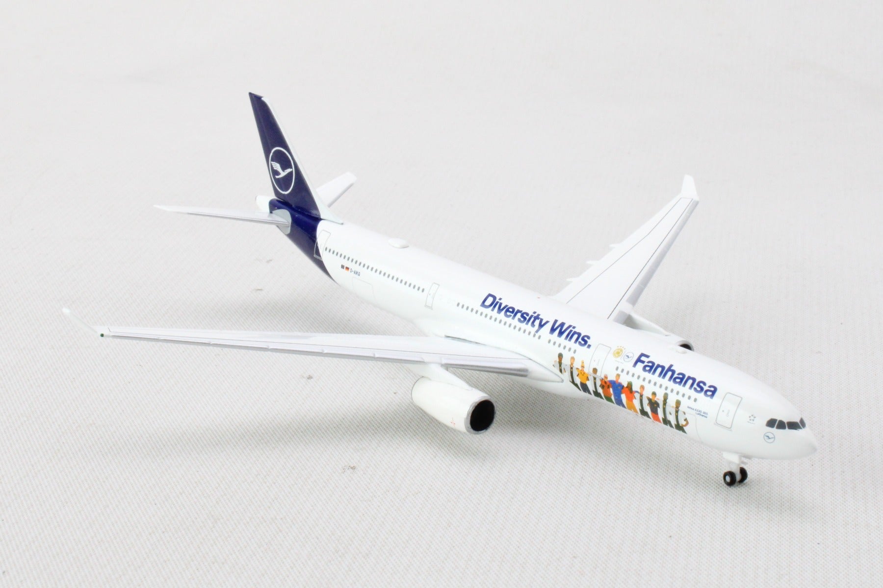 HERPA LUFTHANSA A330-300 1/500 FANHANSA DIVERSITY WINS