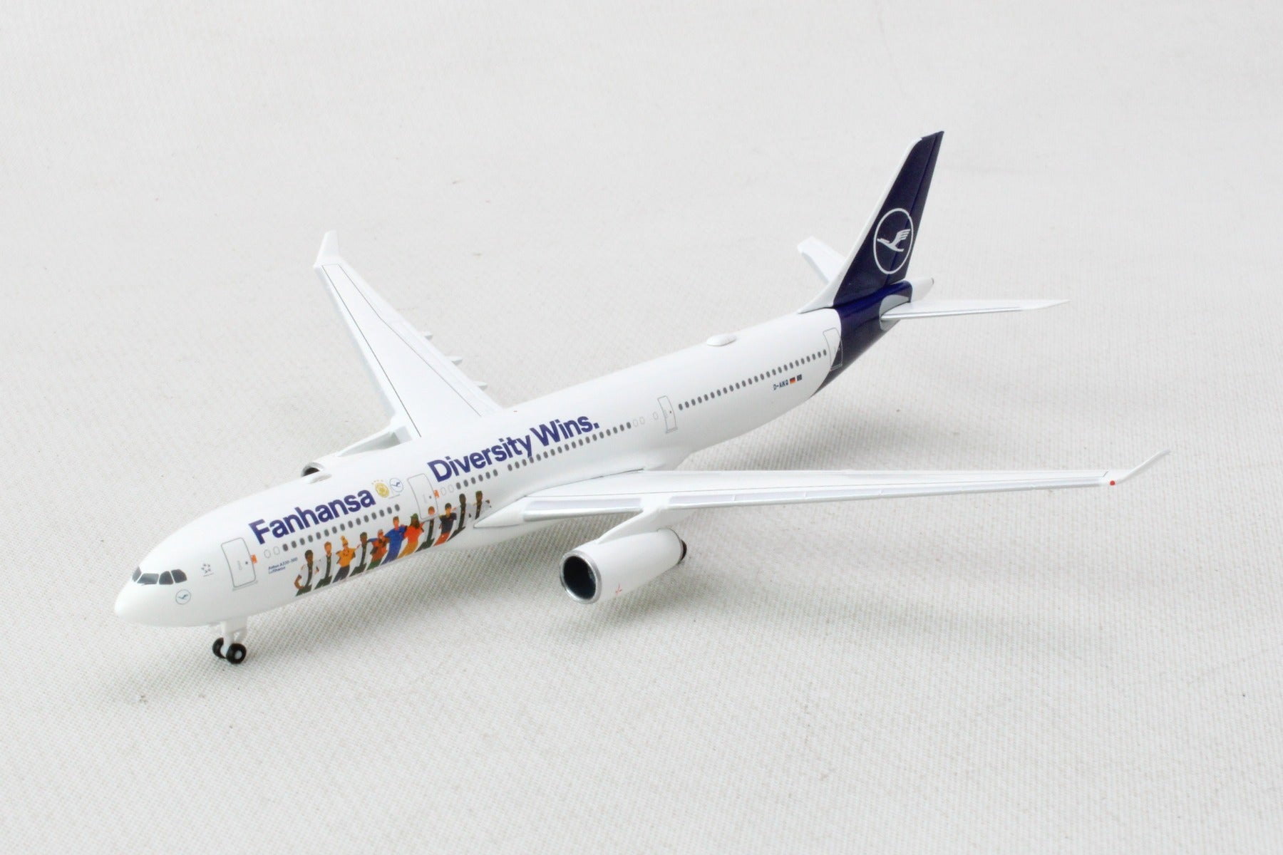 HERPA LUFTHANSA A330-300 1/500 FANHANSA DIVERSITY WINS