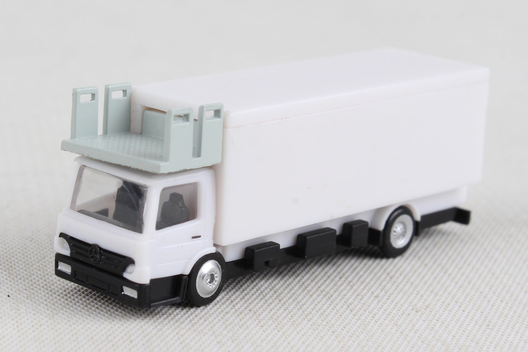 HERPA CATERING TRUCK (1) BLANK 1/200