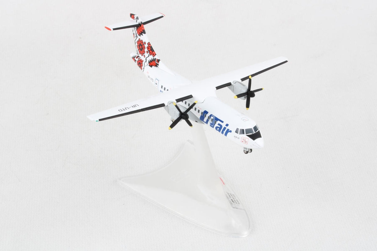 HERPA UTAIR UKRAINE ATR42-300 1/200 (**) The Airplane Shop.