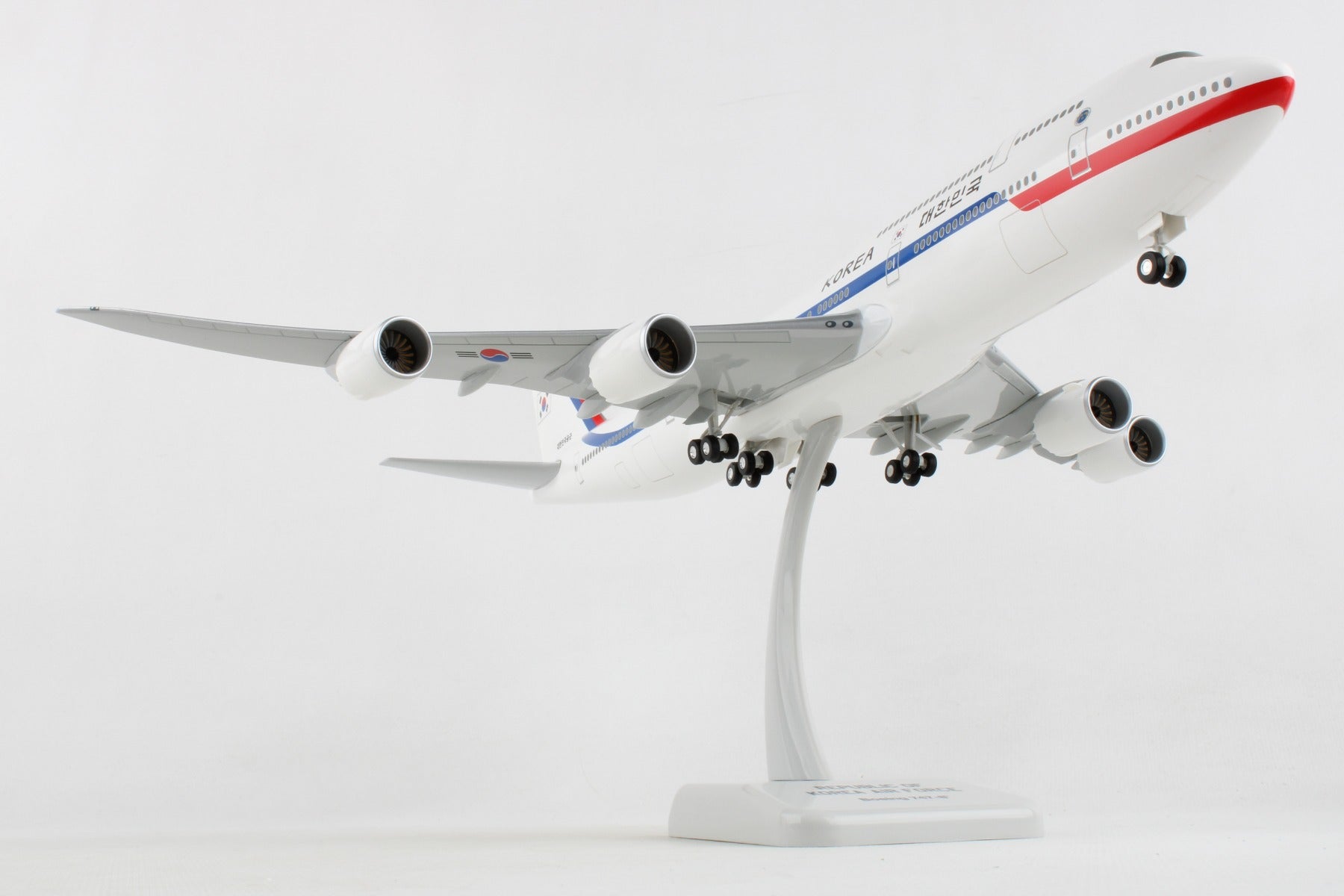 Hogan Asiana 747-400 Bcf W/GEAR die-cast model ezToys