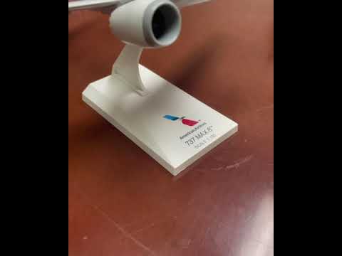 SKYMARKS AMERICAN 737MAX8 1/130 W/WIFI DOME