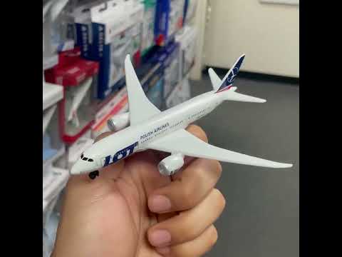 LOT AIRLINES SMALL PLAYSET (**)