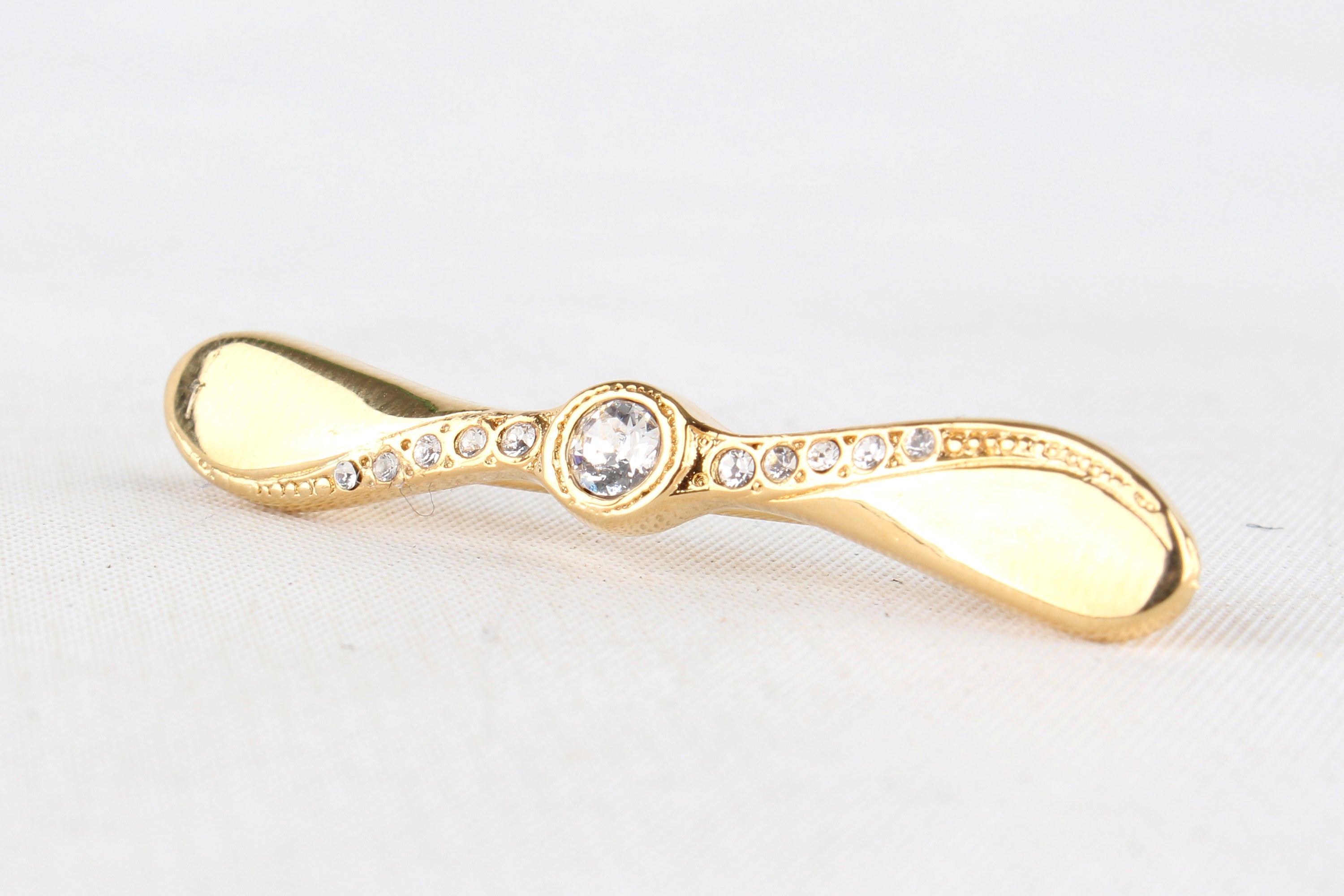 GOLD PROPELLER PIN LARGE