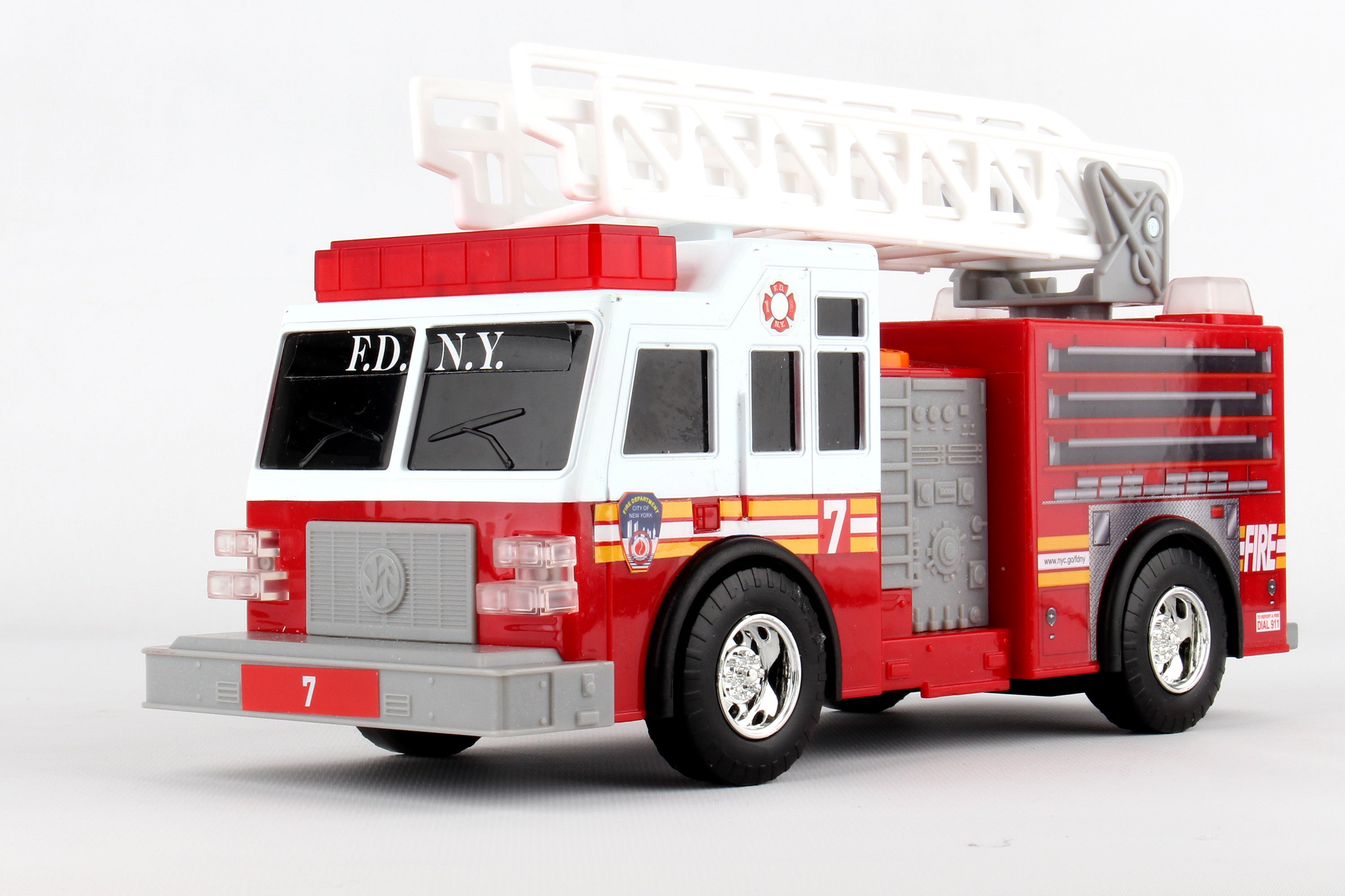 FDNY MOTORIZED LADDER TRUCK WITH LIGHTS & SOUND  (**)