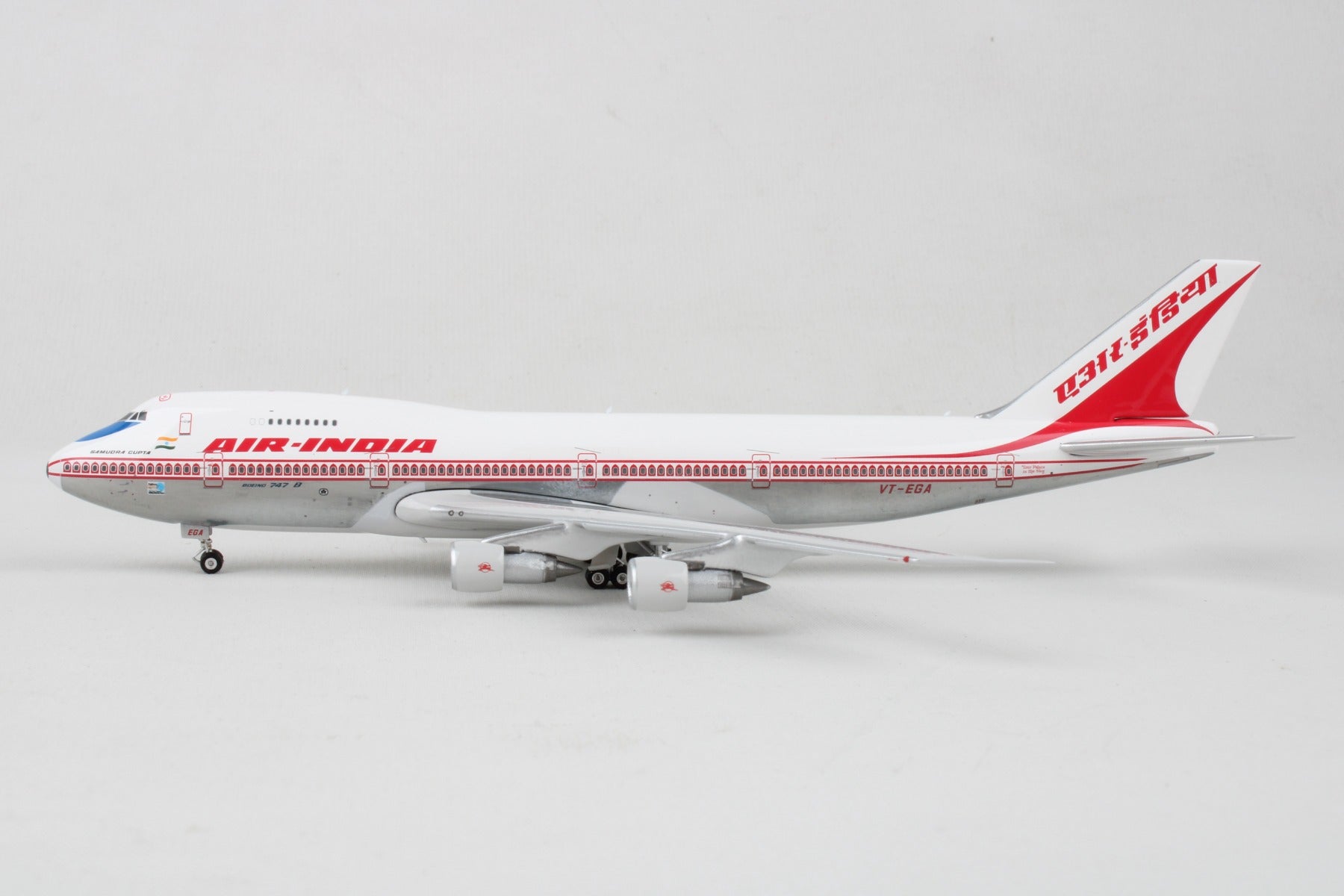 PHOENIX AIR INDIA 747-200 1/400 REG#VT-EGA (**) PHOENIX AIR INDIA 747-200 1/400 REG#VT-EGA (**)
