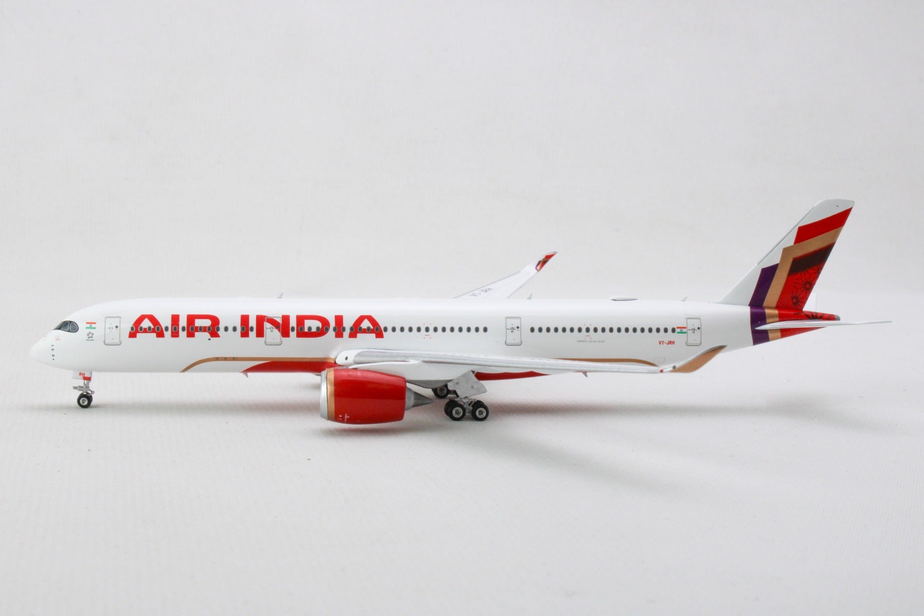 Amazon | Phoenix 1:400 完成品 Japan Airlines Airbus A350-900