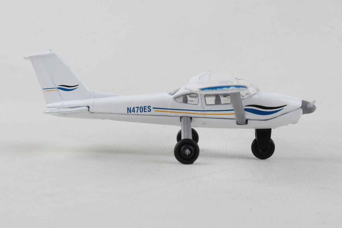 RUNWAY24 C172 BLUE/WHITE The Airplane Shop.