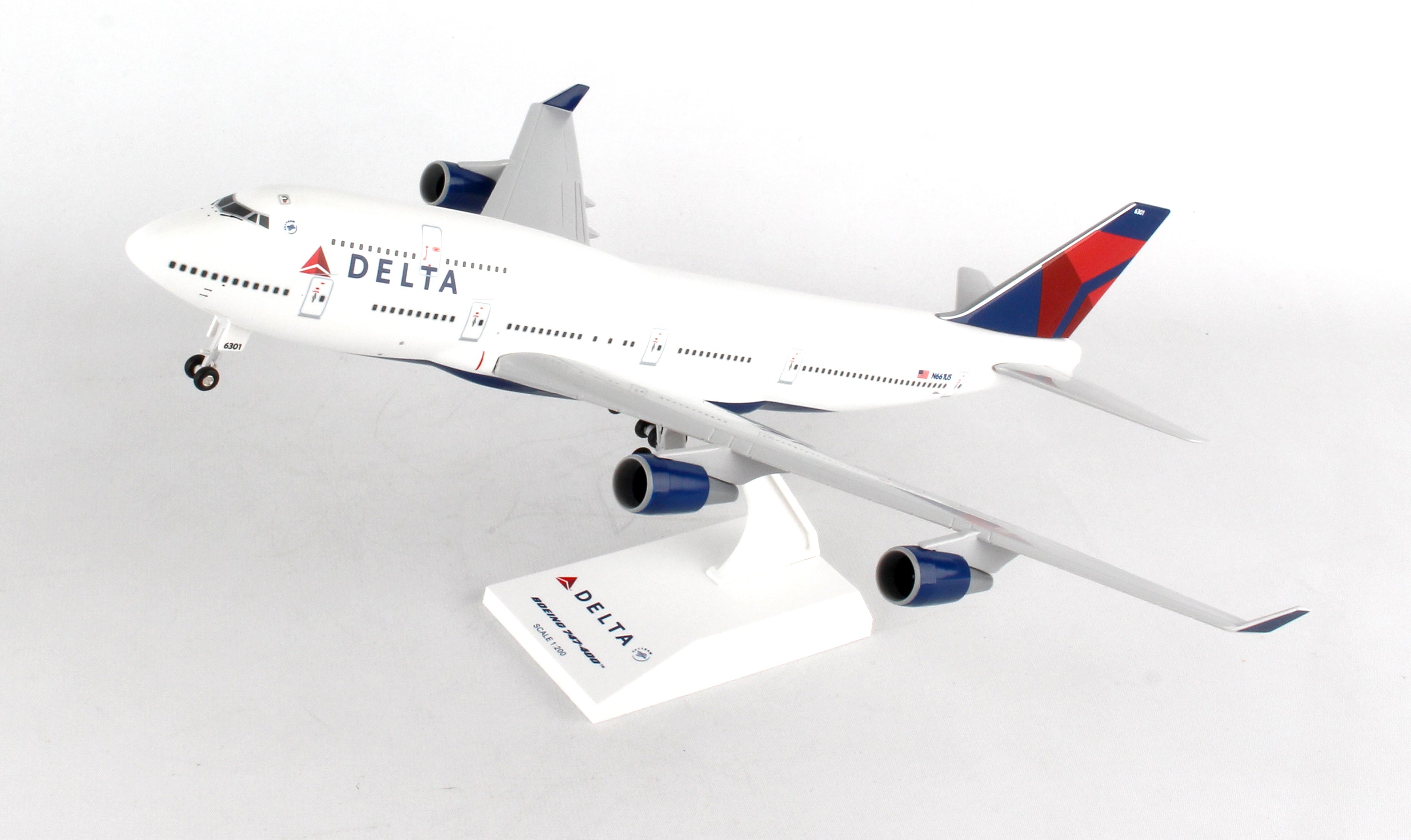 SKYMARKS DELTA 747-400 1/200 W/GEAR REG#N661US