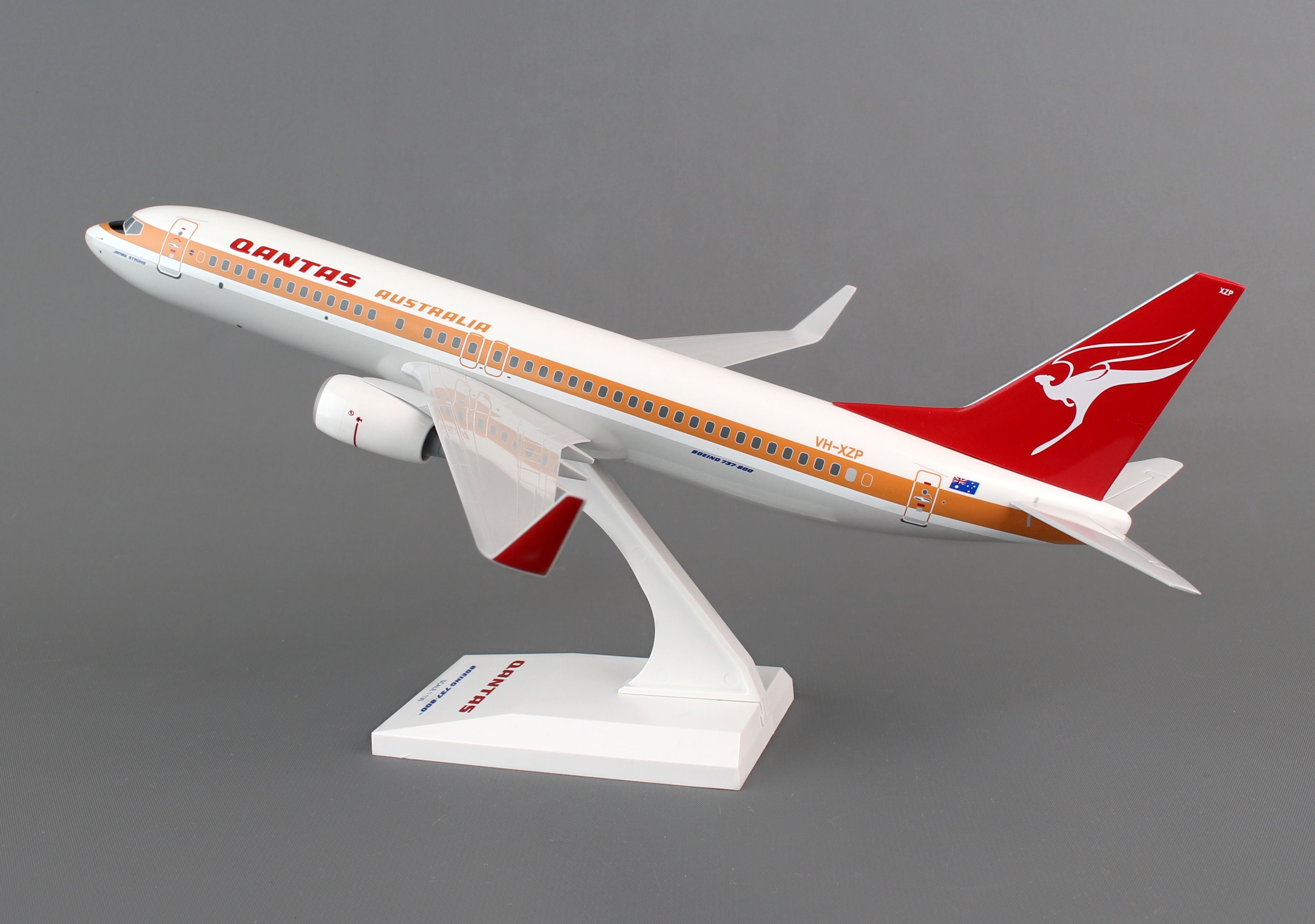 SKYMARKS QANTAS 737-800 1/130 RETRO LIVERY (**)