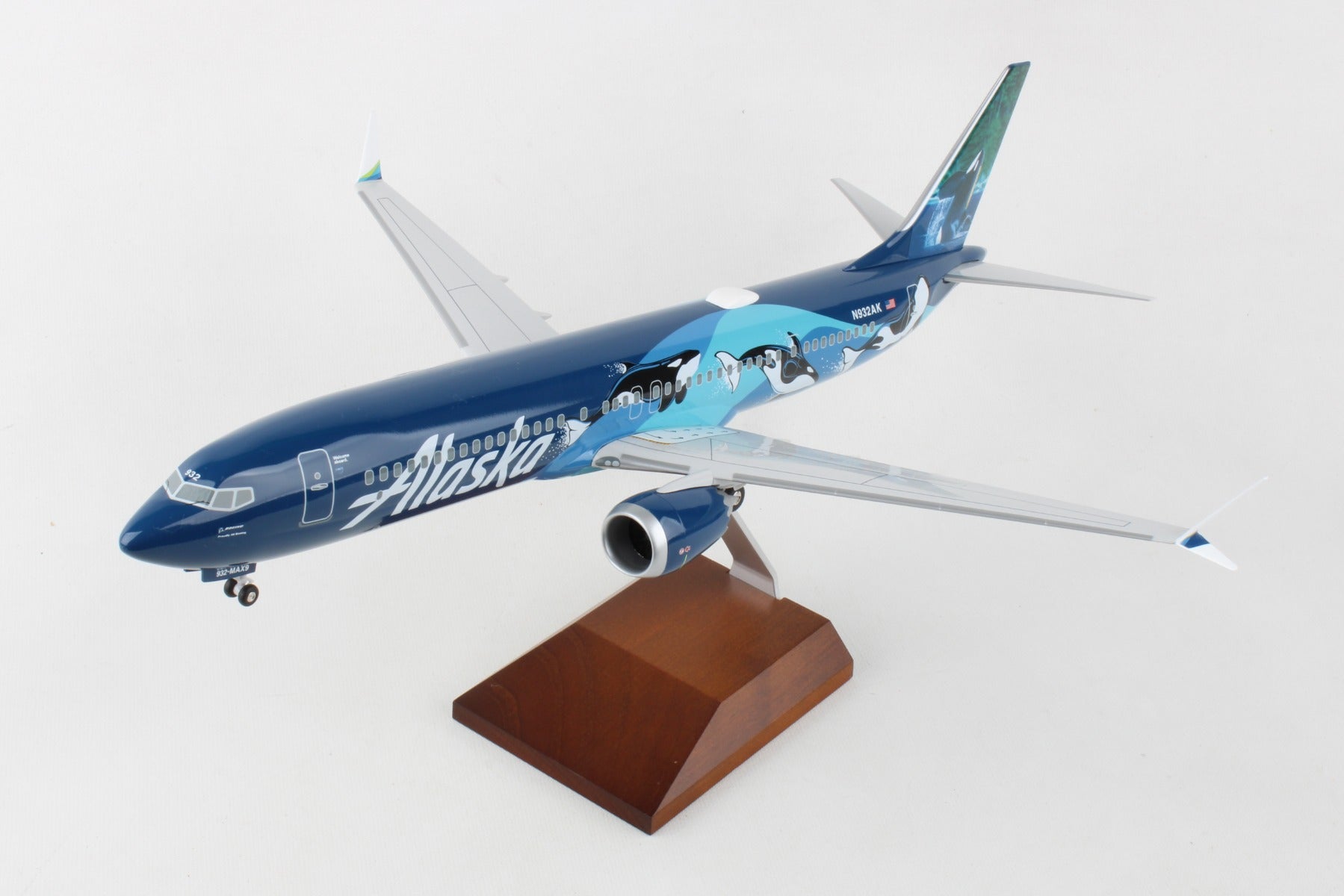 SKYMARKS ALASKA 737MAX9 1/100 ORCA W/WOOD STAND & GEAR