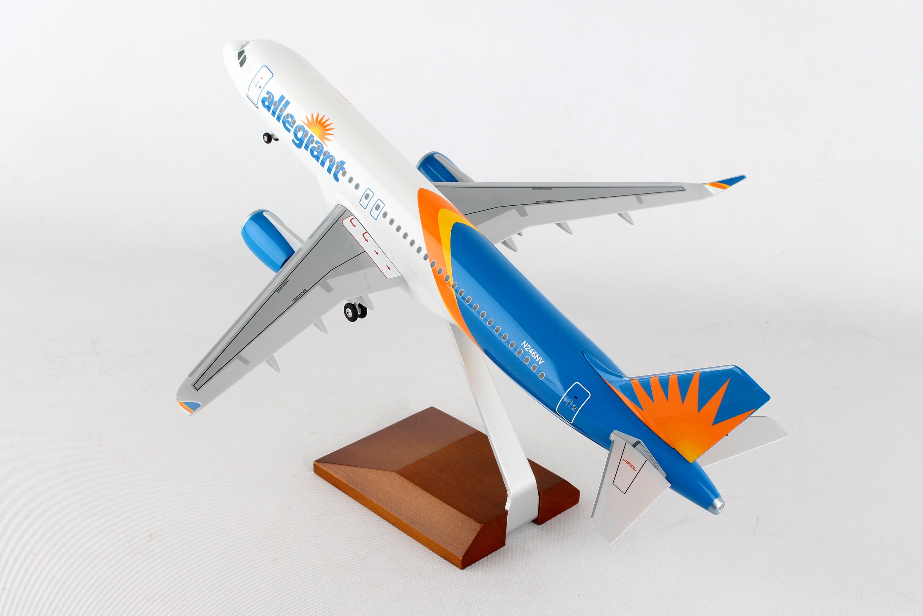 SKYMARKS ALLEGIANT A320 1/100 NEW LIVERY W/WOOD STAND &GEAR