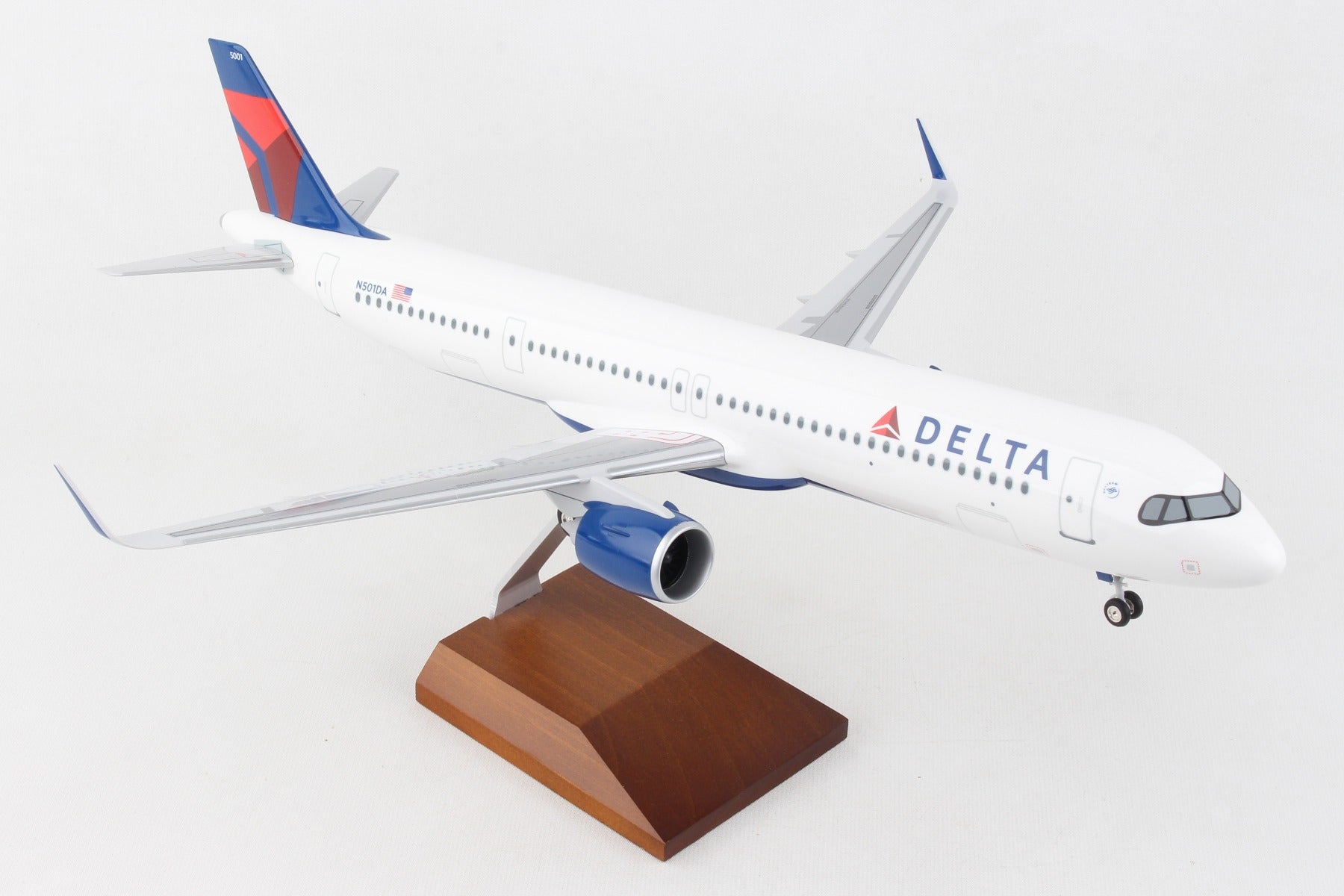 SKYMARKS DELTA A321NEO 1/100 W/WOOD STAND & GEAR