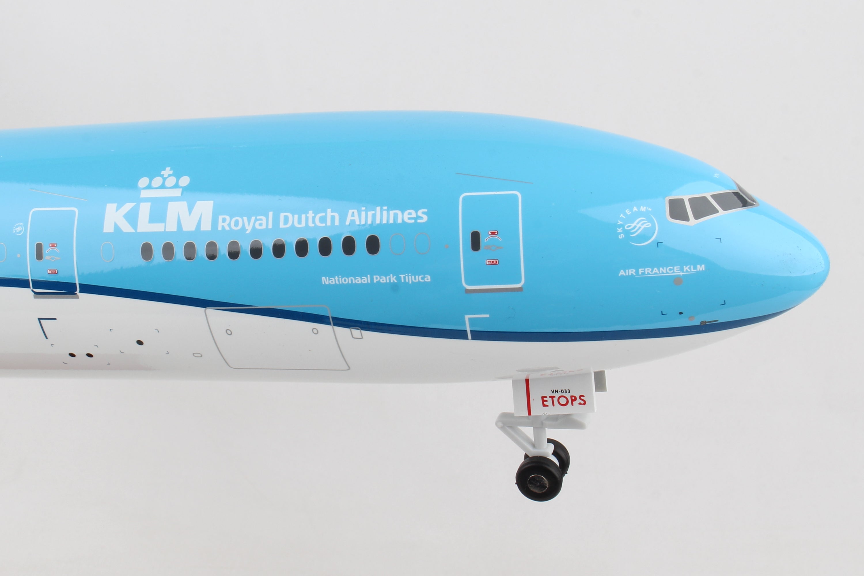 SKYMARKS KLM 777-300 1/100 W/WOOD STAND & GEAR