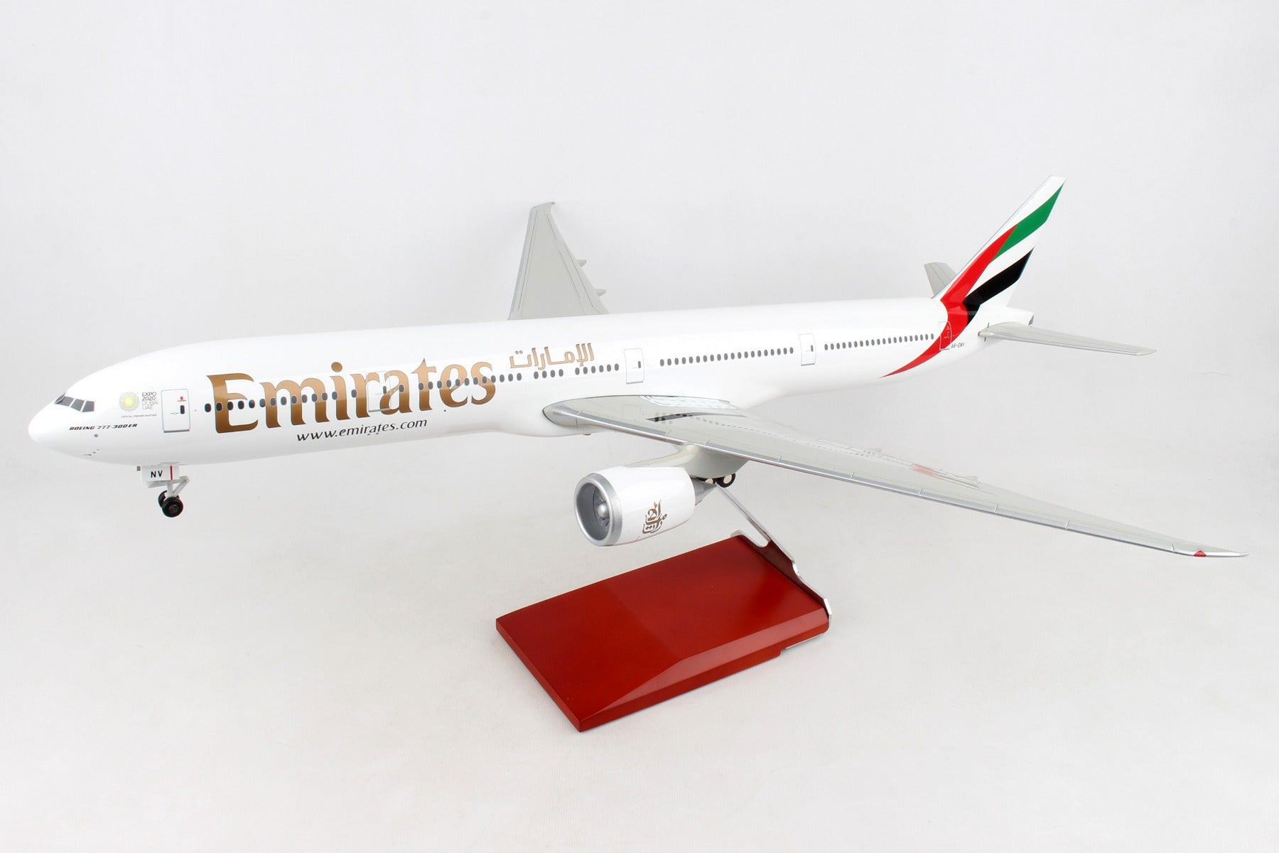 SKYMARKS EMIRATES 777-300ER EXPO 1/100 W/WOOD STAND & GEAR SKYMARKS EMIRATES 777-300ER EXPO 1/100 W/WOOD STAND & GEAR