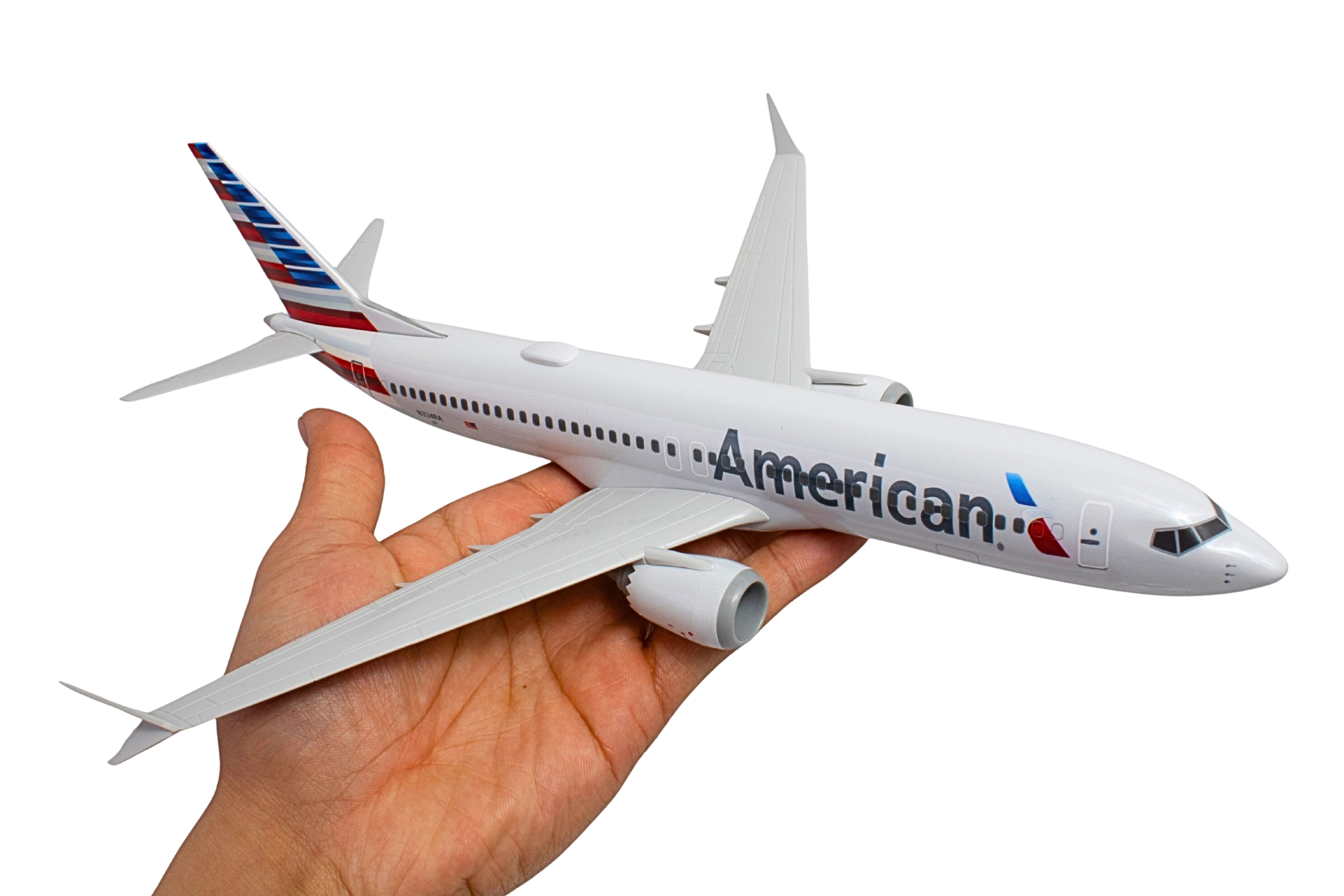 SKYMARKS AMERICAN 737MAX8 1/130 W/WIFI DOME