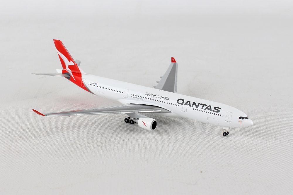 Qantas Airbus A330-300 VH-QPA 1:400 scale die-cast model replica A300 aircraft 