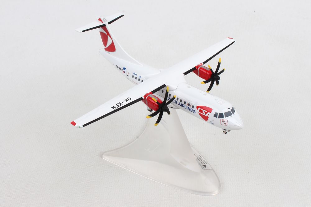 HE559256 HERPA WINGS FLYBE ATR-42-500 1/200 DIE-CAST MODEL AIRPLANE G-ISLF 