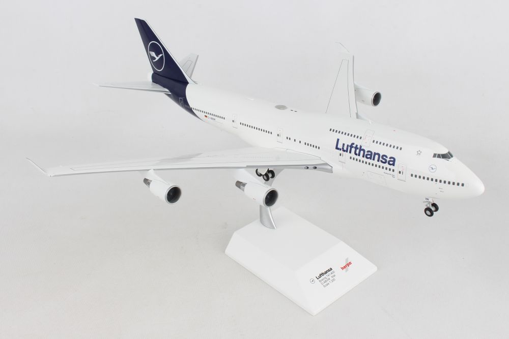 HERPA WINGS 1:250 Snap Fit Boeing 747-8 Lufthansa D-abyk Jeux Olympiques handicapés 611435 
