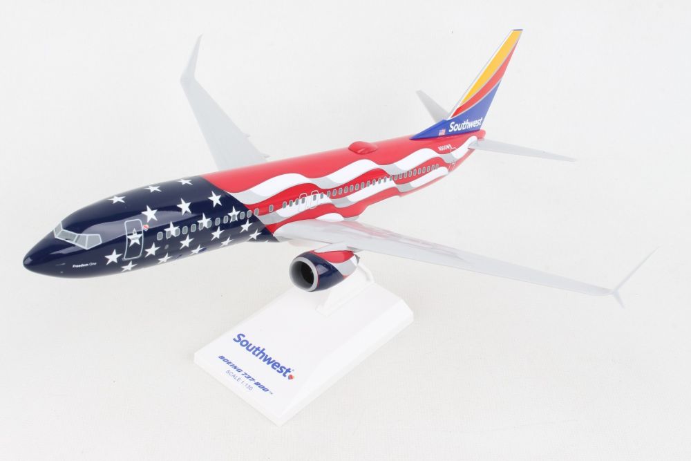 Daron Skymarks Southwest 737-800 1/130 New Livery Heart One Plastic Model Plane 